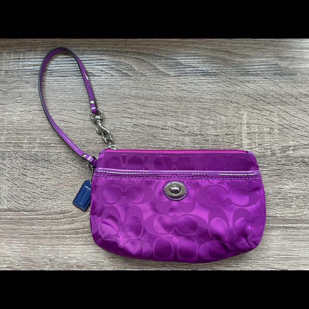 Coach -small wristlet